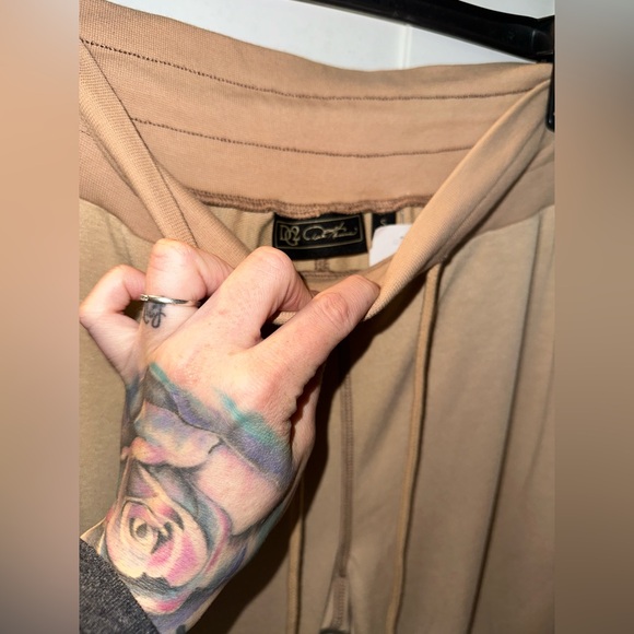 NWT DG2 Tan French Terry Joggers - Picture 3 of 6